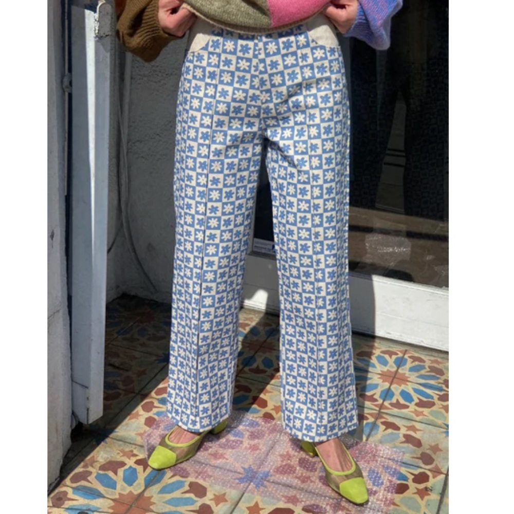 Lisa Says Gah Robyn Jean blue daisy